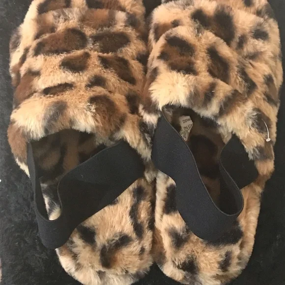 Big Furry Cheetah Slippers - Picture 3 of 6